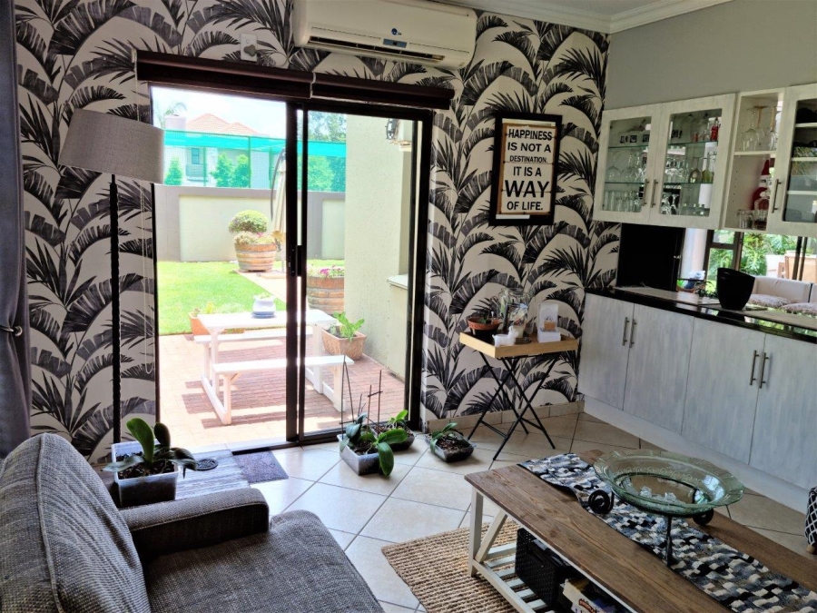 5 Bedroom Property for Sale in Melodie North West